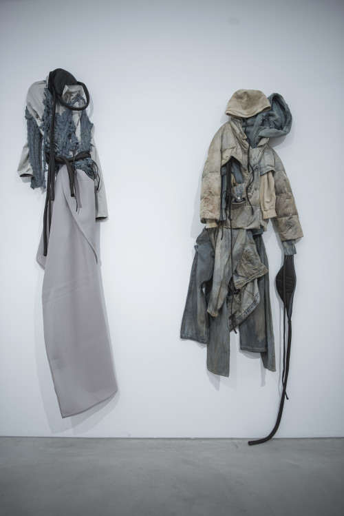 untereinander werden