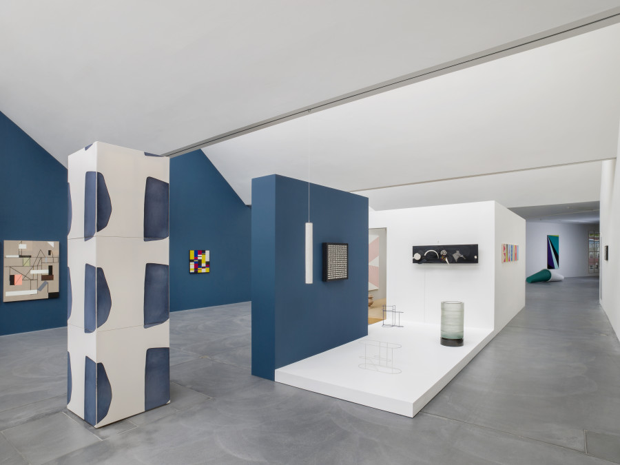 Installation View, The Backward Glance can be a Glimpse into the Future at von Bartha, Basel, 5 September – 7 November 2020. Photo: Simon Schwyzer. Image courtesy von Bartha and the Artists.