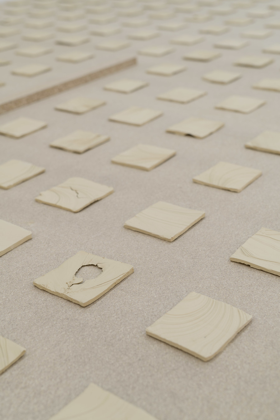 Ausstellungsansicht Claudia Kübler. Drei Sekunden vor Mitternacht, 2022, Slices of Beginning, 2022. Foto: Marc Latzel, Courtesy of the artist