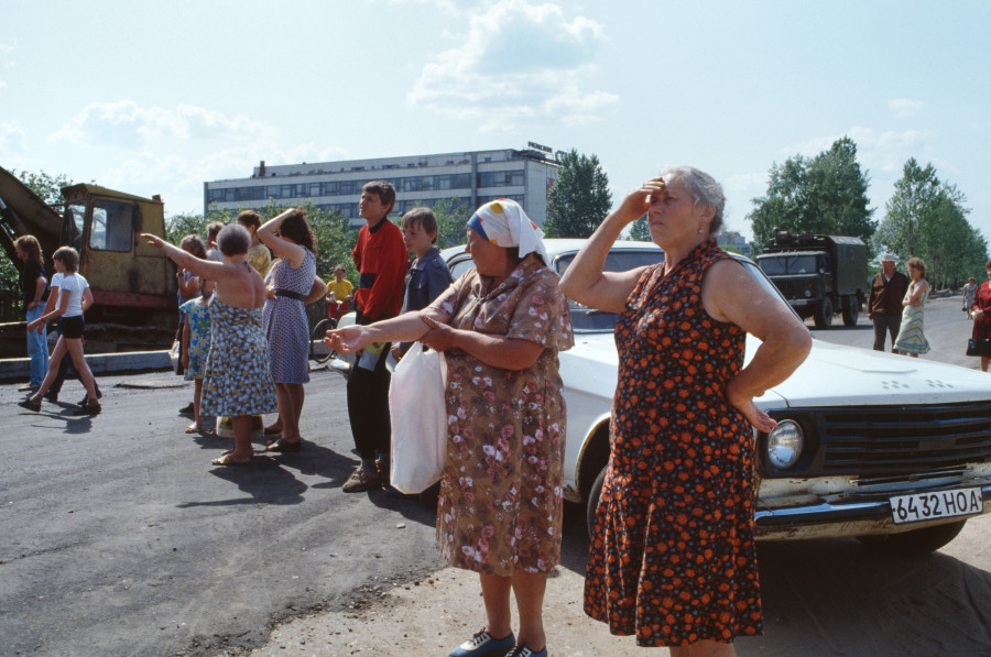 Axel Schön, Untitled, 1993, from the series Feuer, Novgorod, 1993 © Axel Schön
