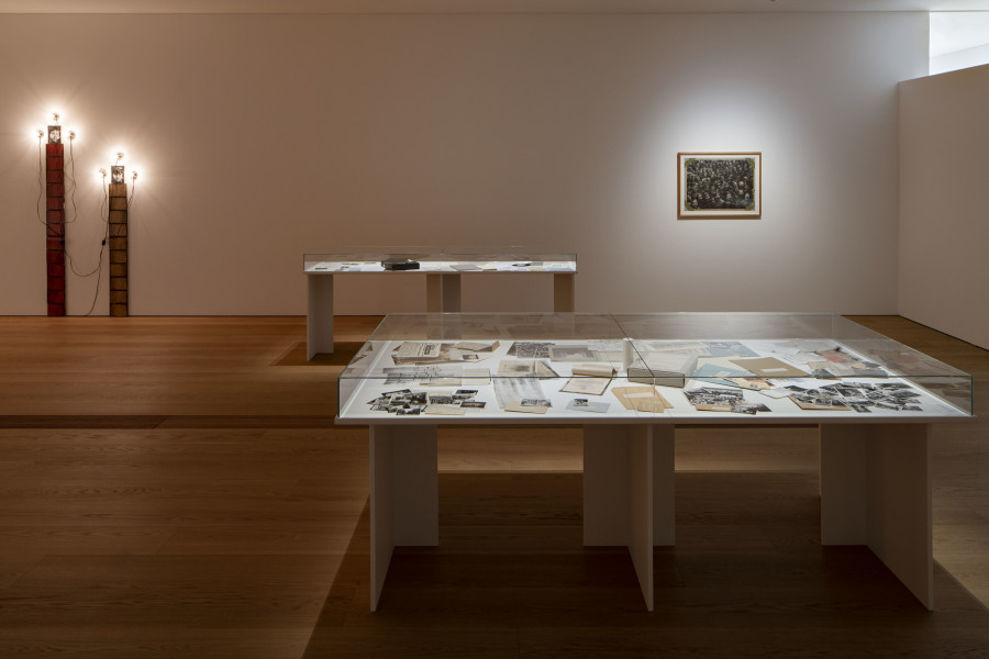 Vue de l’exposition, Reliques et monuments. Werke von Christian Boltanski, Espace Focus, Musée cantonal des Beaux-Arts de Lausanne, 2021 © 2021, ProLitteris, Zürich. Photo © MCBA, Lausanne / Nora Rupp