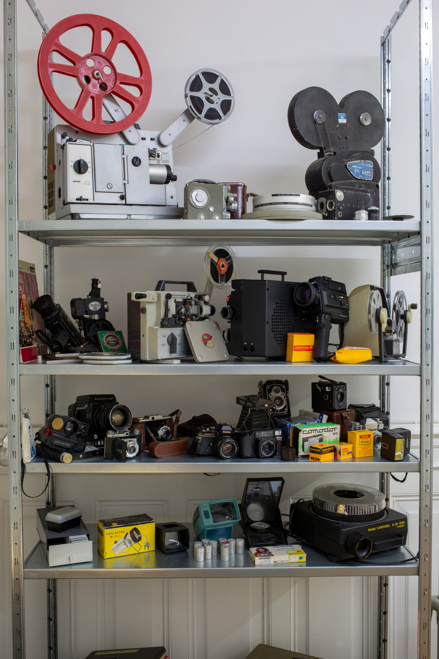 Flo Kaufmann und Gäste, H.o.Me. – Heim für obsolete Medien, Ausstellungsansicht Kunsthaus Langenthal, Foto: Martina Flury Witschi, Courtesy of the Artist.