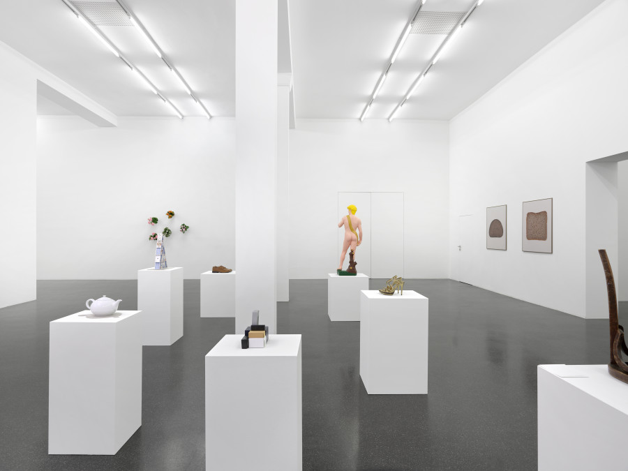 Installation view, Hans-Peter Feldmann, Galerie Francesca Pia, 2021. Photo: Annik Wetter
