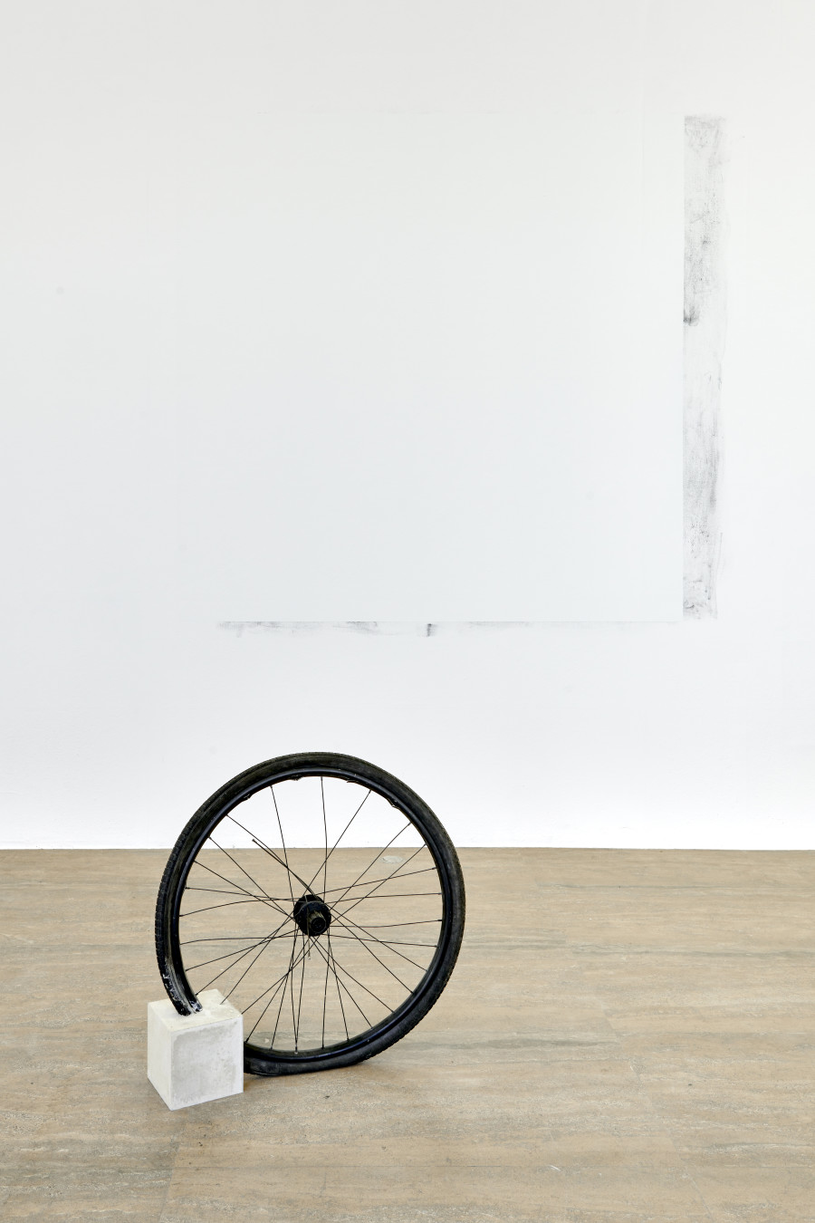 Exhibition view, Nicolas Muller, Rangées, Halle Nord, 2022. Photo credit: Thomas Maisonnasse