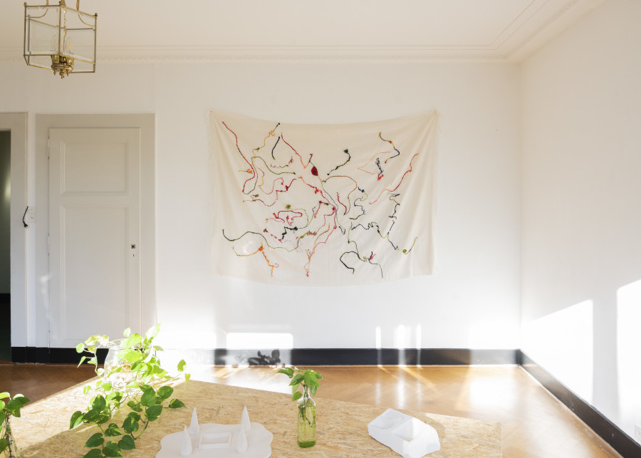 Zahra Hakim: J'ai vu une femme qui battait la lumière dans un mortier, Exhibition view, 2023, Cherish, Photo: Remy Ugarte Vallejos