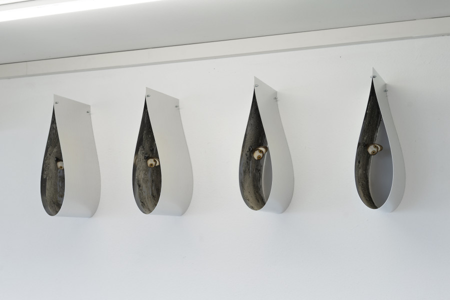 Marie Matusz - Millenial Clock, 2022. 2022 courtesy the artists and suns.works. Photography: Claude Barrault