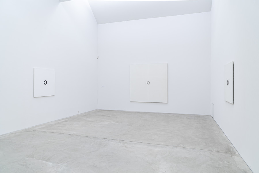 Ausstellungsansicht mit Werken von Olivier Mosset, Kunst Museum Winterthur, 2020