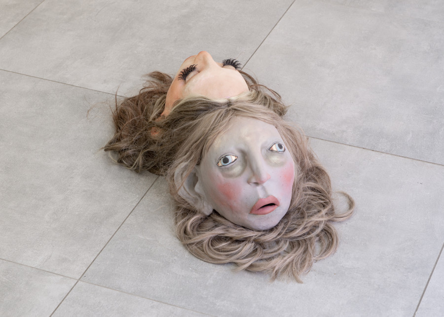 Clément Garcia-Le Gouez, Guest atone fatiguée, 2022 and Guest tiktokeuz endormie, 2021, glazed stoneware, wig, lipgloss and coloured stoneware, make-up and false eyelashes — Picture © Simon Rimaz