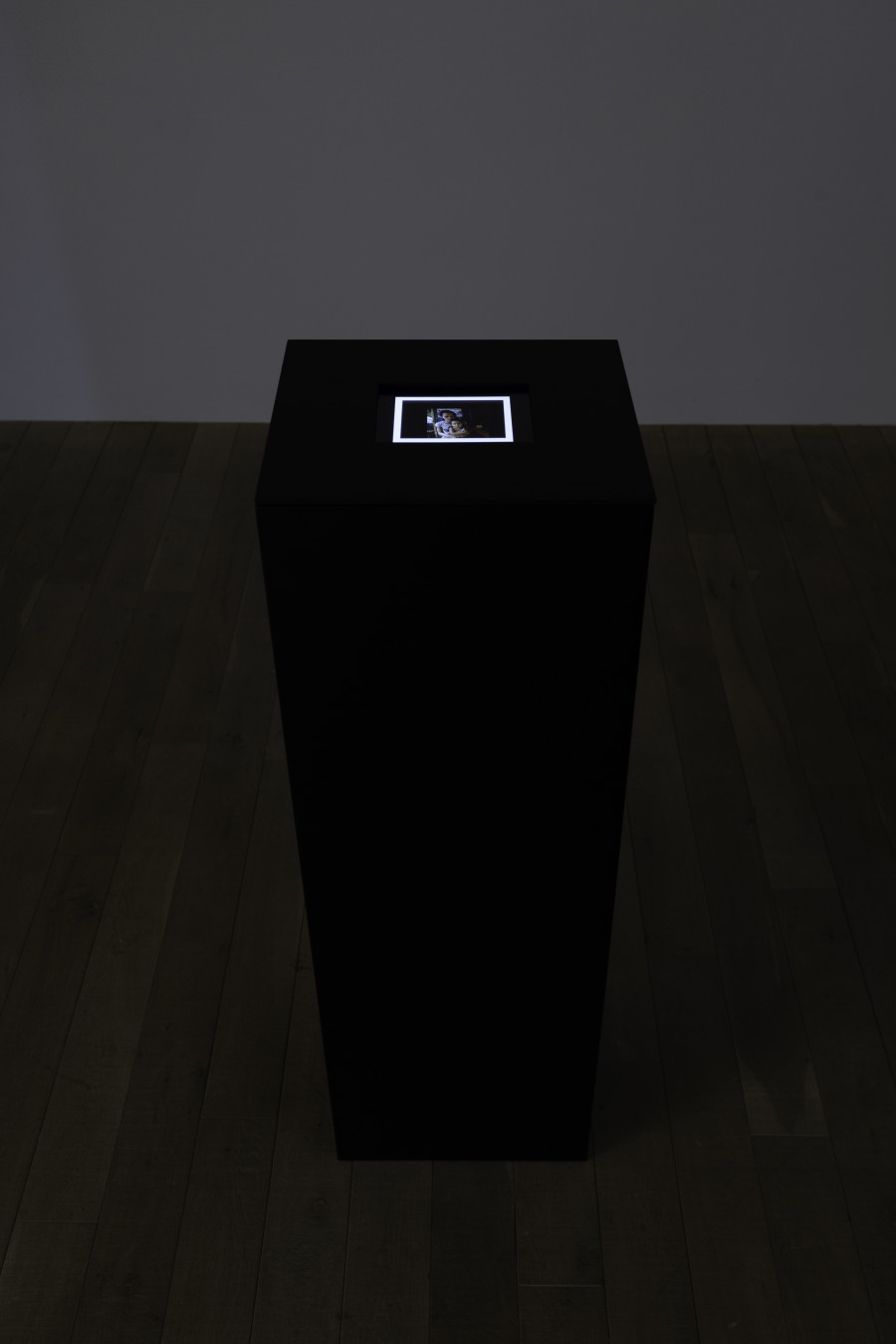 Exhibition views: Teresa Margolles – "Estorbo", Galerie Peter Kilchmann, Zurich, Switzerland, 2022. Courtesy the artist and Galerie Peter Kilchmann, Zurich. Photos: Sebastian Schaub