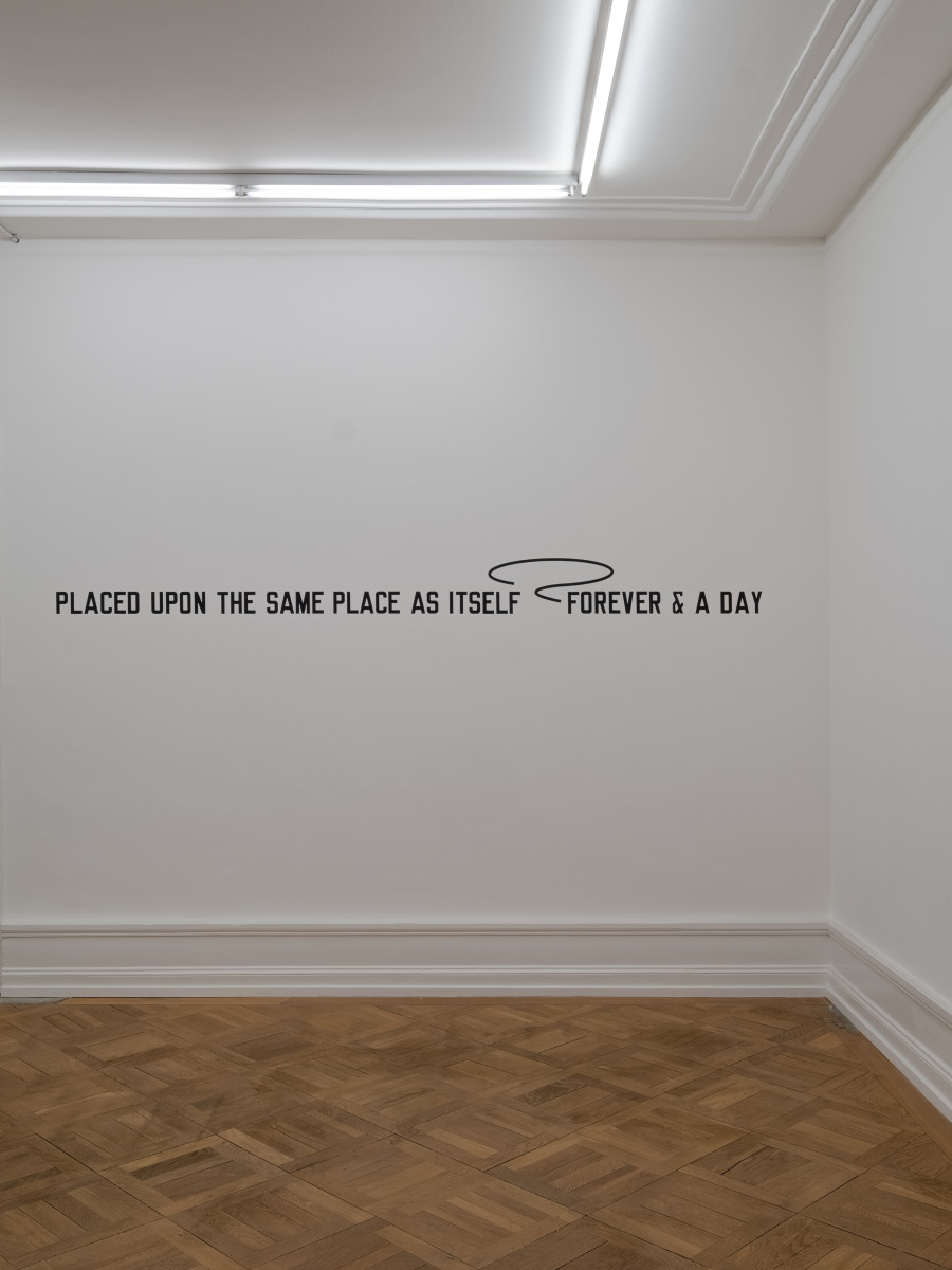 Exhibition view, Lawrence Weiner, AS LONG AS IT LASTS, Mai 36 Galerie, 2022.