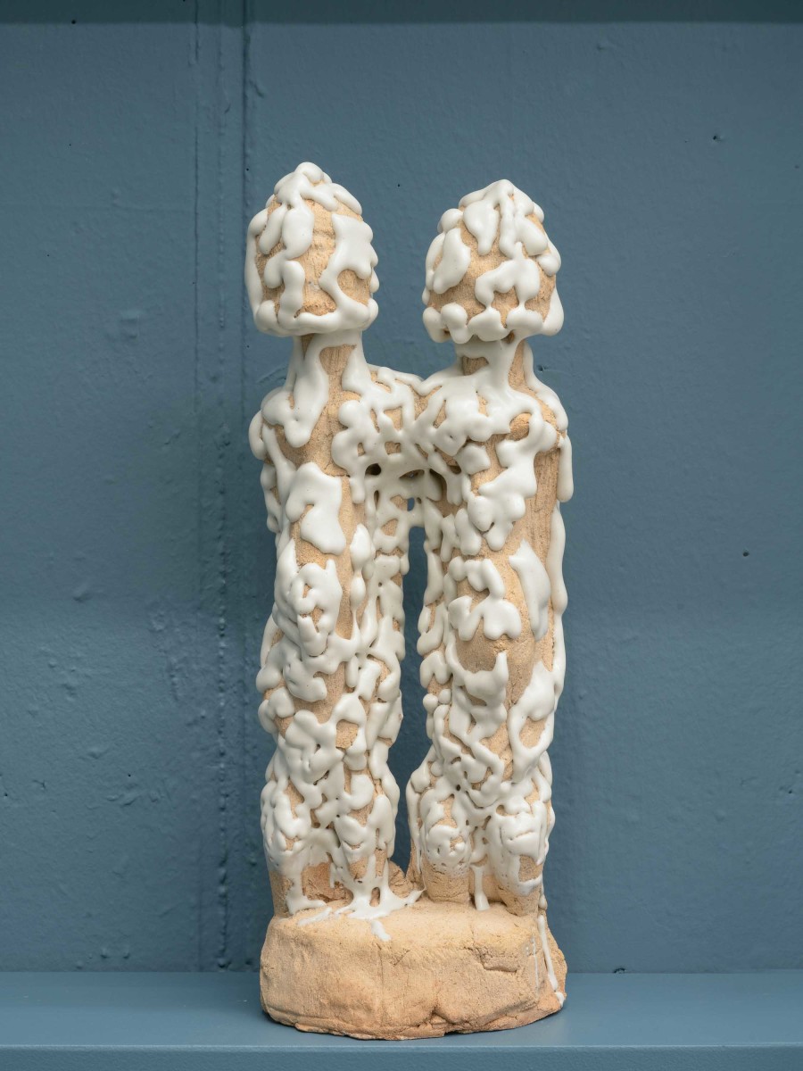 Christian Gonzenbach, Dogon Couple, 2021, earthenware coated stoneware, 31 x 12 x 8 cm, Galerie Heinzer Reszler, 2021-2022. Courtesy of the artist and Heinzer Reszler gallery.