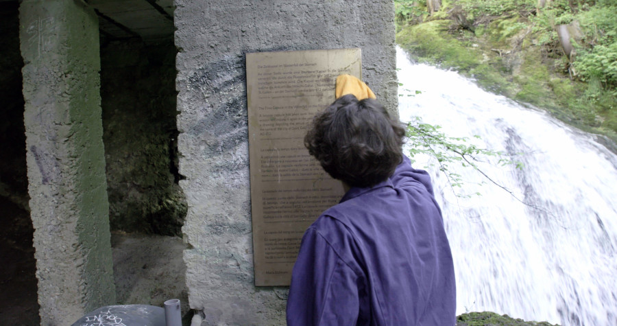 Martina Morger, Cleaning Her, 2021, Videostill, Courtesy die Künstlerin