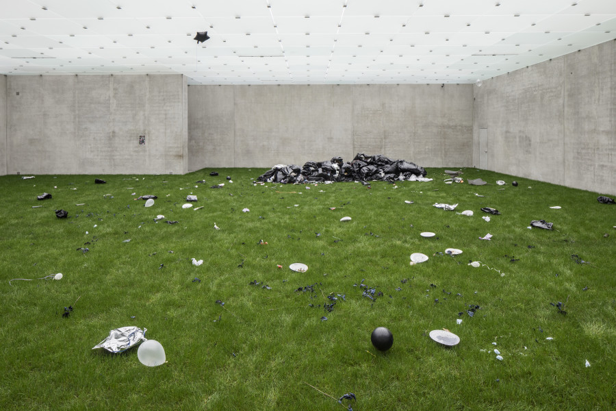 Bunny Rogers, Memorial, 2020, Installation view ground floor, Kunsthaus Bregenz March 2020, Photo: Markus Tretter © Bunny Rogers, Kunsthaus Bregenz