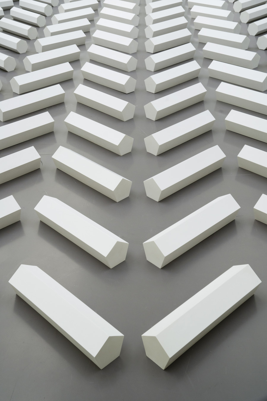 Walter De Maria, The 2000 Sculpture, 1992, Gips und Hydrocal / Plaster and hydrocal, Walter A. Bechtler Stiftung, Ausstellungsansicht / Installation view Kunsthaus Zürich 2021, Foto: Franca Candrian, Kunsthaus Zürich, © Estate of Walter De Maria