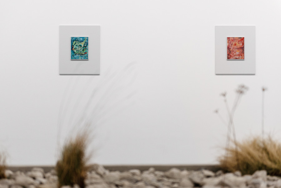 Camillo Paravicini , Installationsansicht  "Janus", 2021 (links) "The Battle of Trafalgar", 2021 (rechts)