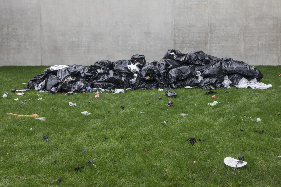 Bunny Rogers, Memorial, 2020, Installation view ground floor, Kunsthaus Bregenz March 2020, Photo: Markus Tretter © Bunny Rogers, Kunsthaus Bregenz
