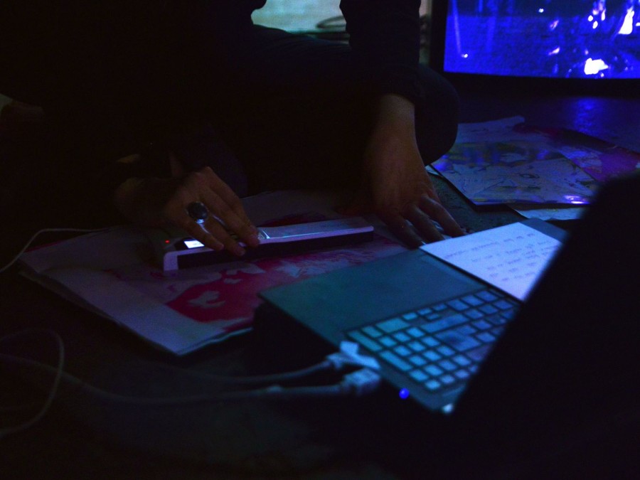 Rachele Monti "Not far from inaccessible involvement", 2018 Curtain (cotton, acrilyc paint), silkscreen prints, hand scanner, laptop, beamer, text Performance A cold open show, ISO, Amsterdam, 2018 © Rachele Monti Foto: Nicola Baratto