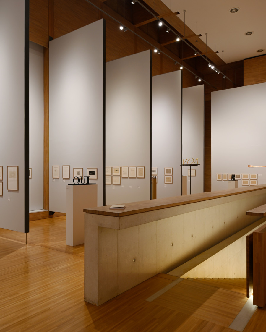 Exhibition view, Markus Raetz, Le reflet des mots, Fondation Jan Michalski, 2022. Photo Fondation Jan Michalski © Leo Fabrizio