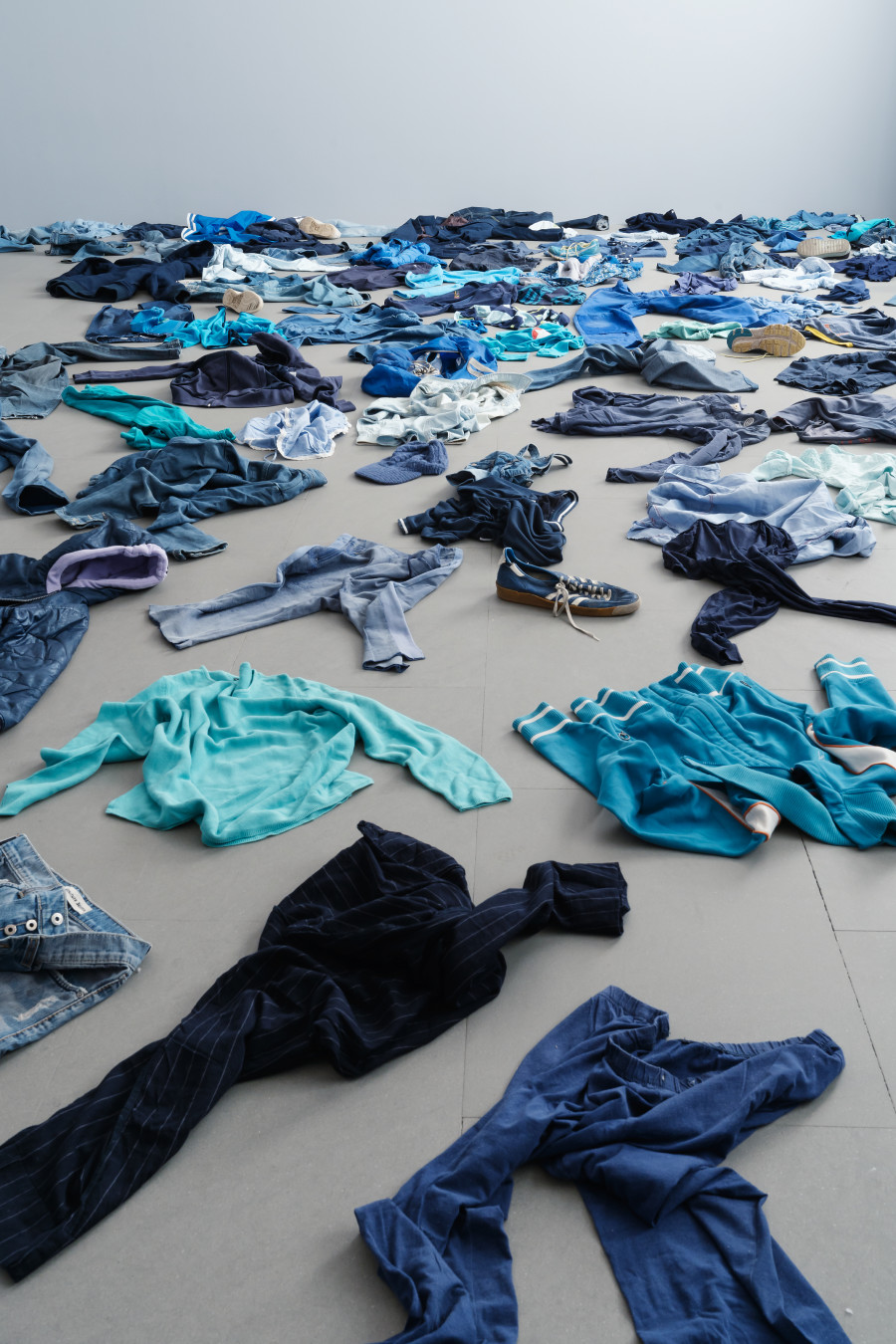 Kader Attia, Indépendance Tchao, 2014 Sculpture from metal archive boxes, steel and wood, 333 x 180 x 150 cm Modern Architecture Genealogy, 2014/2020 Collage on cardboard (photographs, photocopies, silkscreen and cardboard elements), 80 x 100 cm Installation view Kunsthaus Zürich, 2020 Courtesy of the artist and Galerie Nagel Draxler, photo: Franca Candrian, © 2020 ProLitteris, Zurich