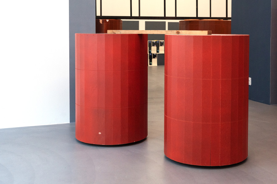 Manfred Pernice: Choccolé, Mai 36 Galerie, Installation view, 2022, Photo credits: Aramis Navarro