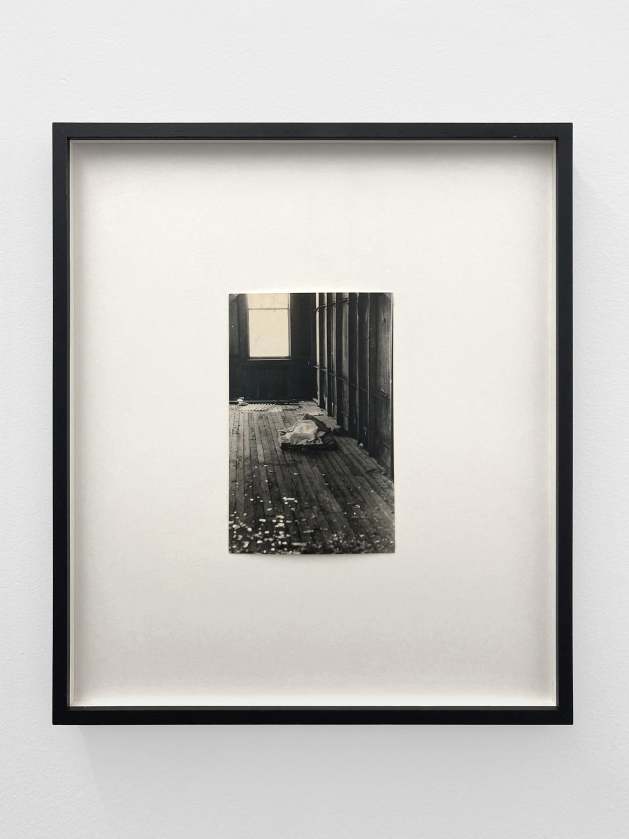 Alvin Baltrop, The Piers (body under cloth), n.d. (1975–1986), Silver gelatin print, 17.8 x 11.4 cm. Courtesy of The Alvin Baltrop Trust, © 2010, The Alvin Baltrop Trust and Galerie Buchholz. All rights reserved.