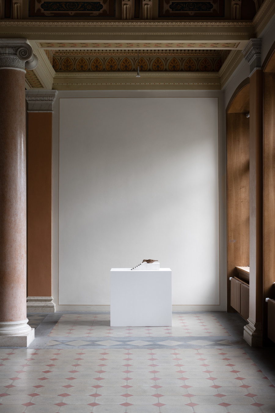 Grace Schwindt, Gravity, 2019, Courtesy the artist and Zeno X Gallery, Antwerp, Photo: Sebastian Stadler