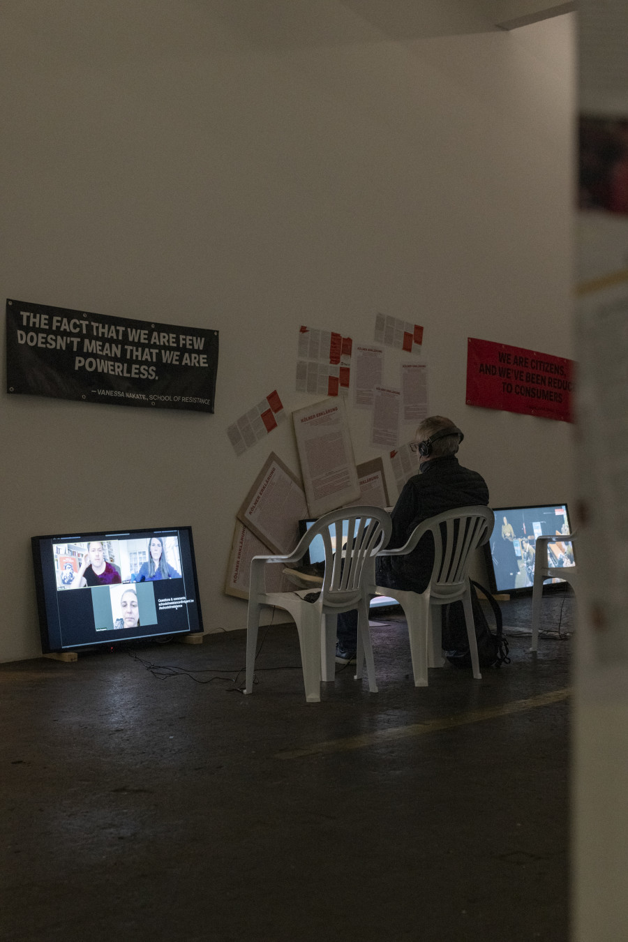 Milo Rau, «Warum Kunst?», exhibition view, 2022. Photo: Kunst Halle Sankt Gallen, Sebastian Schaub.