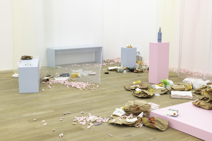 Exhibition view, Tobias Kaspar, Personal Shopper, Galerie Peter Kilchmann, 2022.