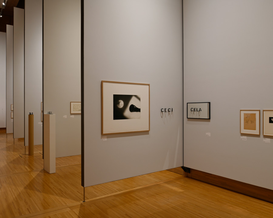 Exhibition view, Markus Raetz, Le reflet des mots, Fondation Jan Michalski, 2022. Photo Fondation Jan Michalski © Leo Fabrizio