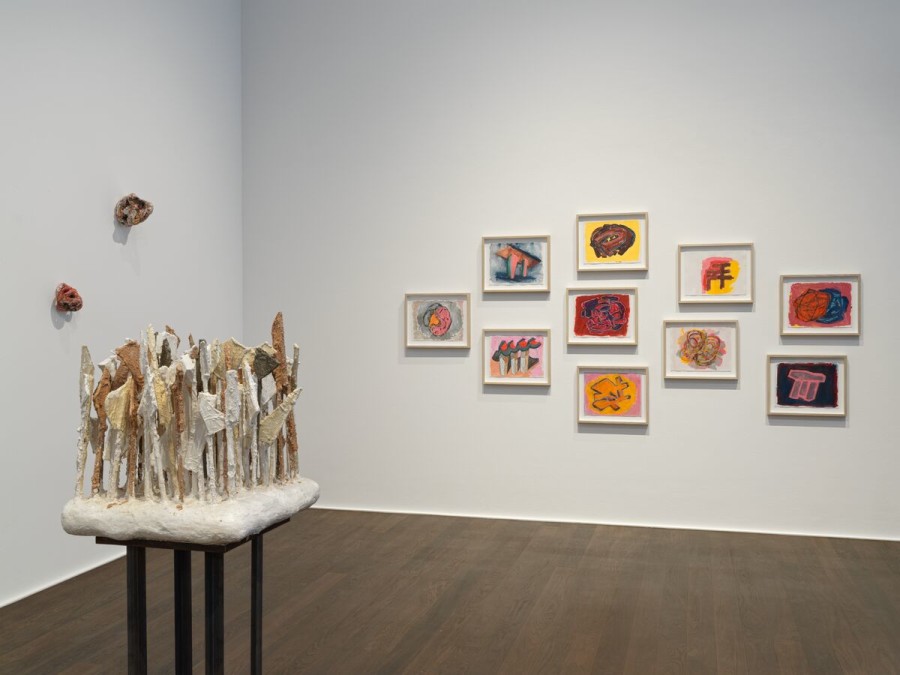 Phyllida Barlow ‘small worlds,’ Hauser & Wirth Zürich, 2021. Phyllida Barlow © Phyllida Barlow. Photo: Stefan Altenburger Photography Zürich