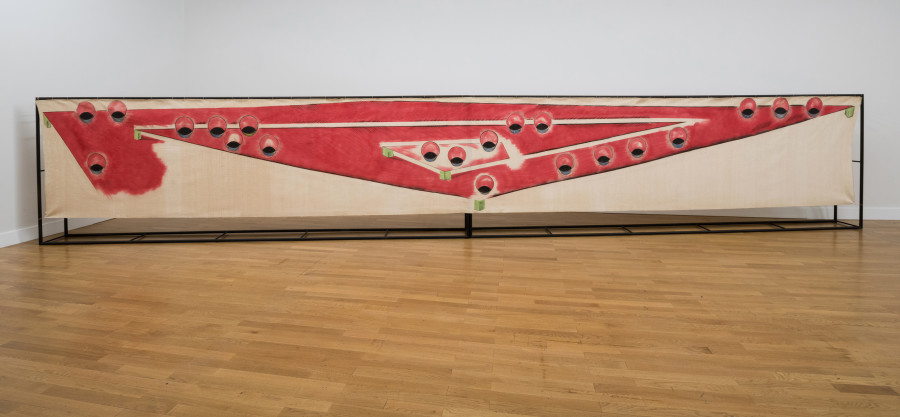 Mario Merz Nuvola rossa con il tramonto, 1983 Technique mixte sur toile ; structure métallique 140 x 1000 cm © Collezione Merz, photo: F. Bevilacqua