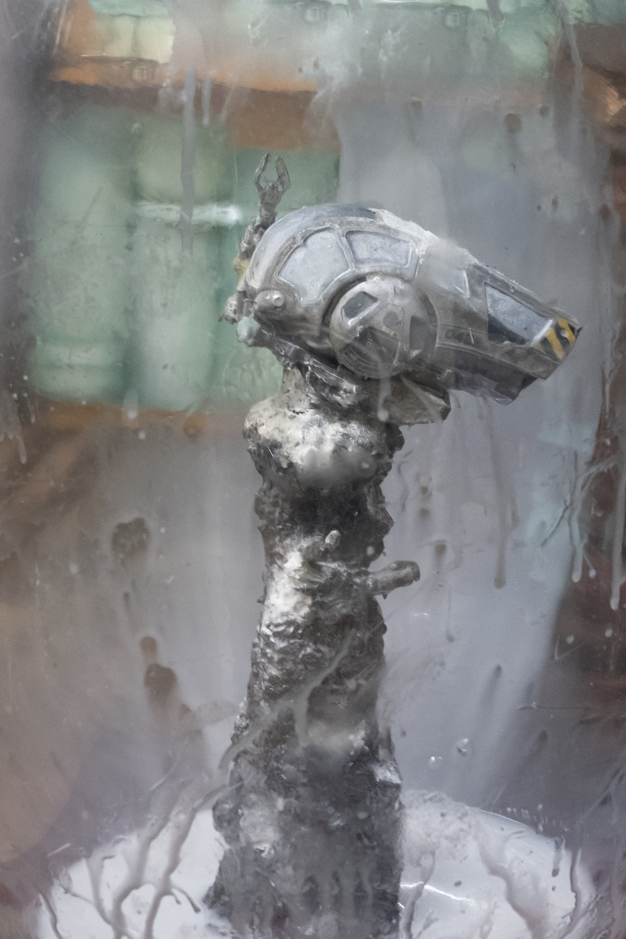 Ilaria Vinci, A beating of giant wings (Worker bee), 2021, Glass jar, mixed media 65 x 25 x 25 cm / Picture: Flavio Karrer / Courtesy: the Artist and Plymouth Rock