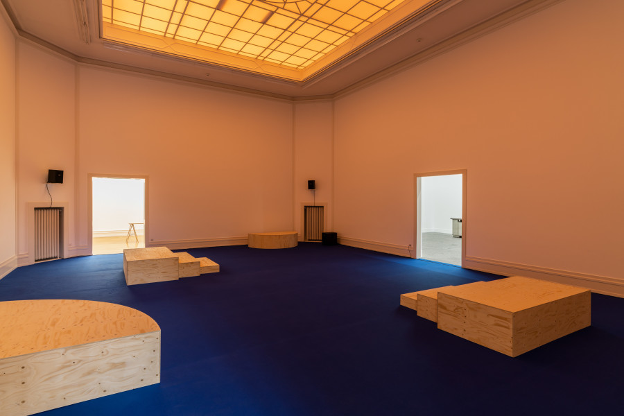 Exhibition view, Simnikiwe Buhlungu, *dissonated underings [hic!], after-happenings and khuayarings (sithi “ahhhh!”), Kunsthalle Bern, 2022 Photo: Gunnar Meier