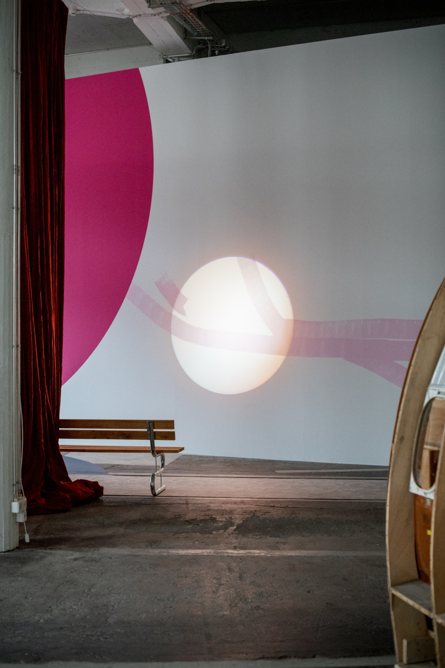 essica Stockholder, Vortex in the Play of Theater with Real Passion. In Memory of Kay Stockholder, 2000/2020, Erworben vom Kunstverein St.Gallen 2000, Foto: Sebastian Stadler