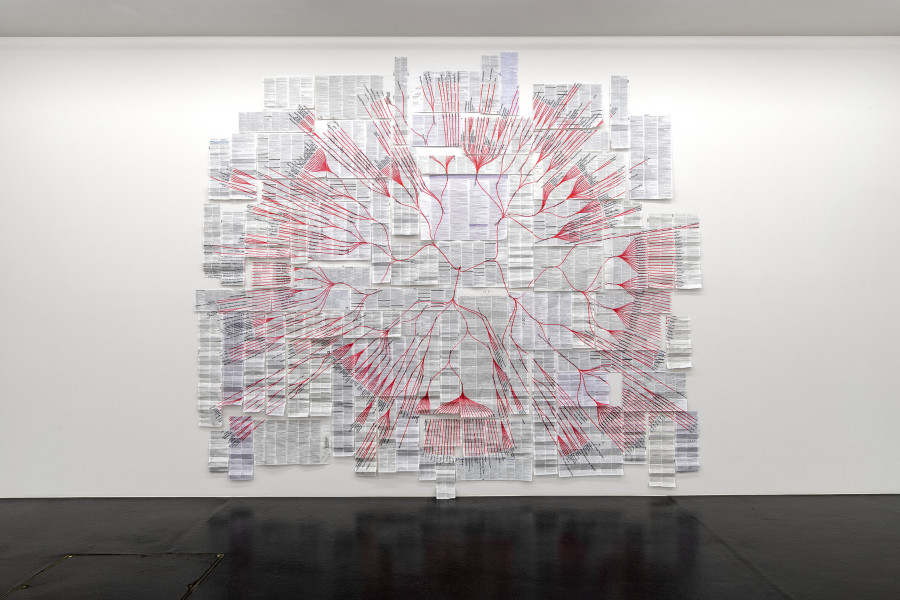 Lea Schaffner, Blooming Bloody Spider, 2020 5-Kanal Audio-Installation, 3'34", Stereo, Loop Video, Full HD, 16:9, Loop, Farbe/Ton, 1'02", 8 UV Röhren, Masse variabel Foto: René Rötheli