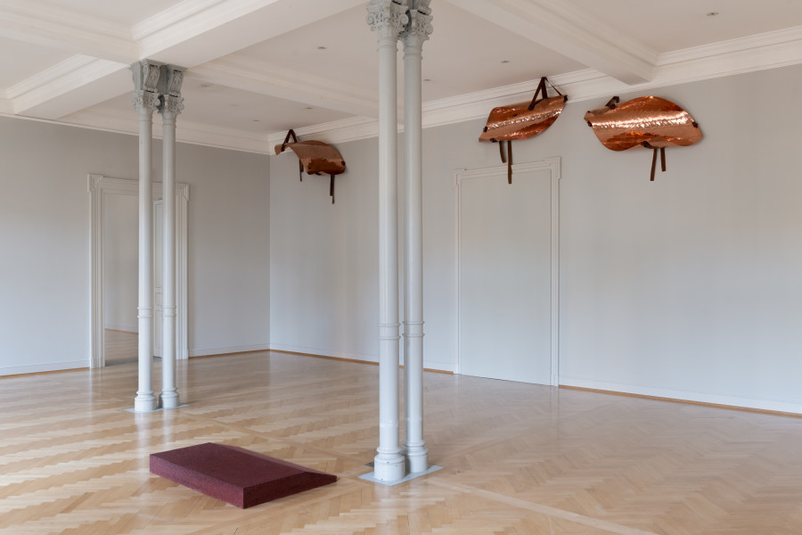 Marie Lund, The Falling, Installationsansicht Kunstmuseum St.Gallen, Foto: Sebastian Stadler