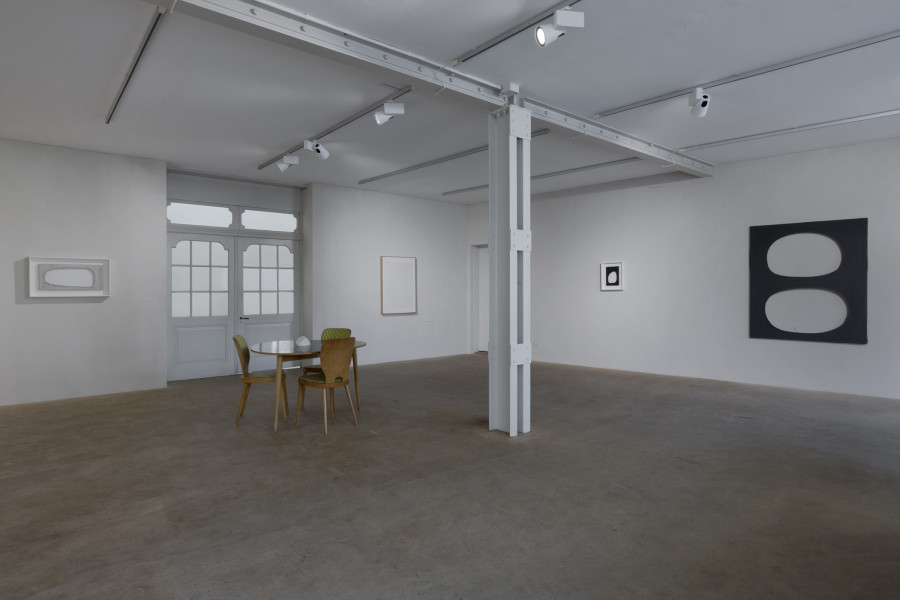 Dadamaino, Volume a moduli sfasati, Galerie Knoell, Installation view, 2022, Photo credit: Gina Folly