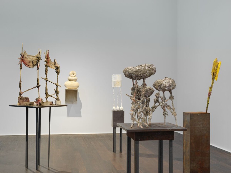 Phyllida Barlow ‘small worlds,’ Hauser & Wirth Zürich, 2021. Phyllida Barlow © Phyllida Barlow. Photo: Stefan Altenburger Photography Zürich