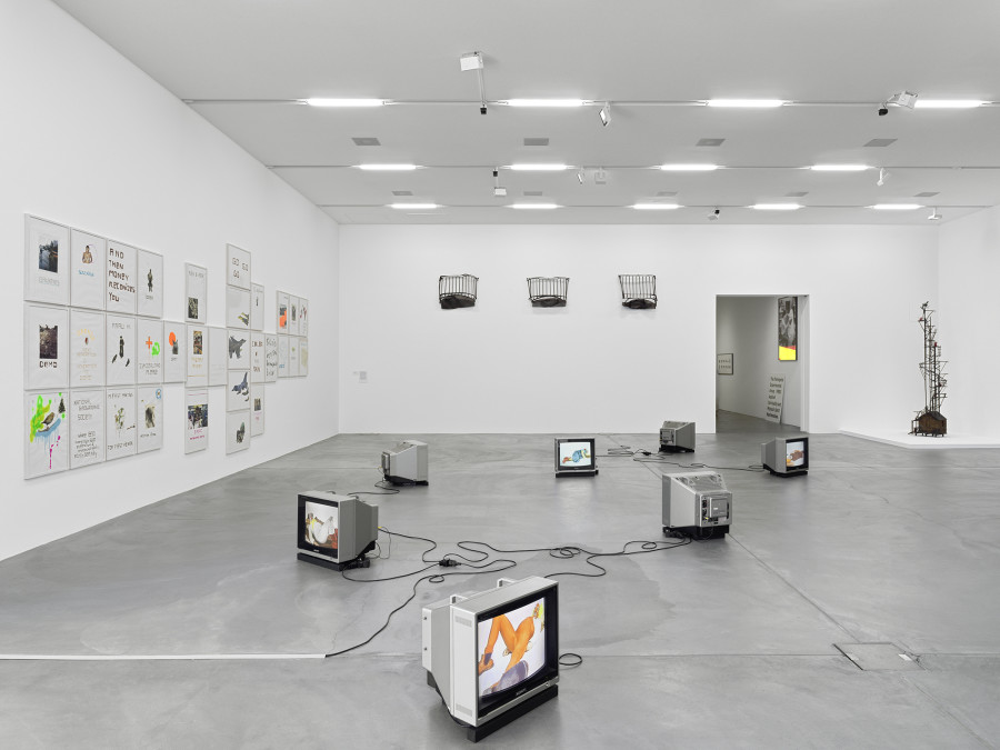 Exhibition view Aus den Fugen - Momente der Störung 2, Migros Museum für Gegenwartskunst, Ugo Rondinone, Dog days are over, 1996, Anne-Lise Coste, Untitled, 2002, Juan Muñoz, Nîmes Balconies, 1994, Paul Thek, Uncle Tom's Cabin with Tower of Babel (from the series «The Personal Effects of the Pied Piper»), 1976, Sammlung Migros Museum für Gegenwartskunst, © the artists. Photo: Stefan Altenburger Photography, Zurich