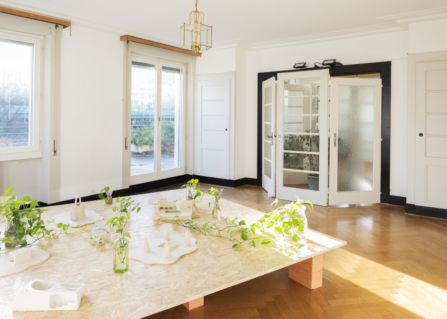 Zahra Hakim: J'ai vu une femme qui battait la lumière dans un mortier, Exhibition view, 2023, Cherish, Photo: Remy Ugarte Vallejos