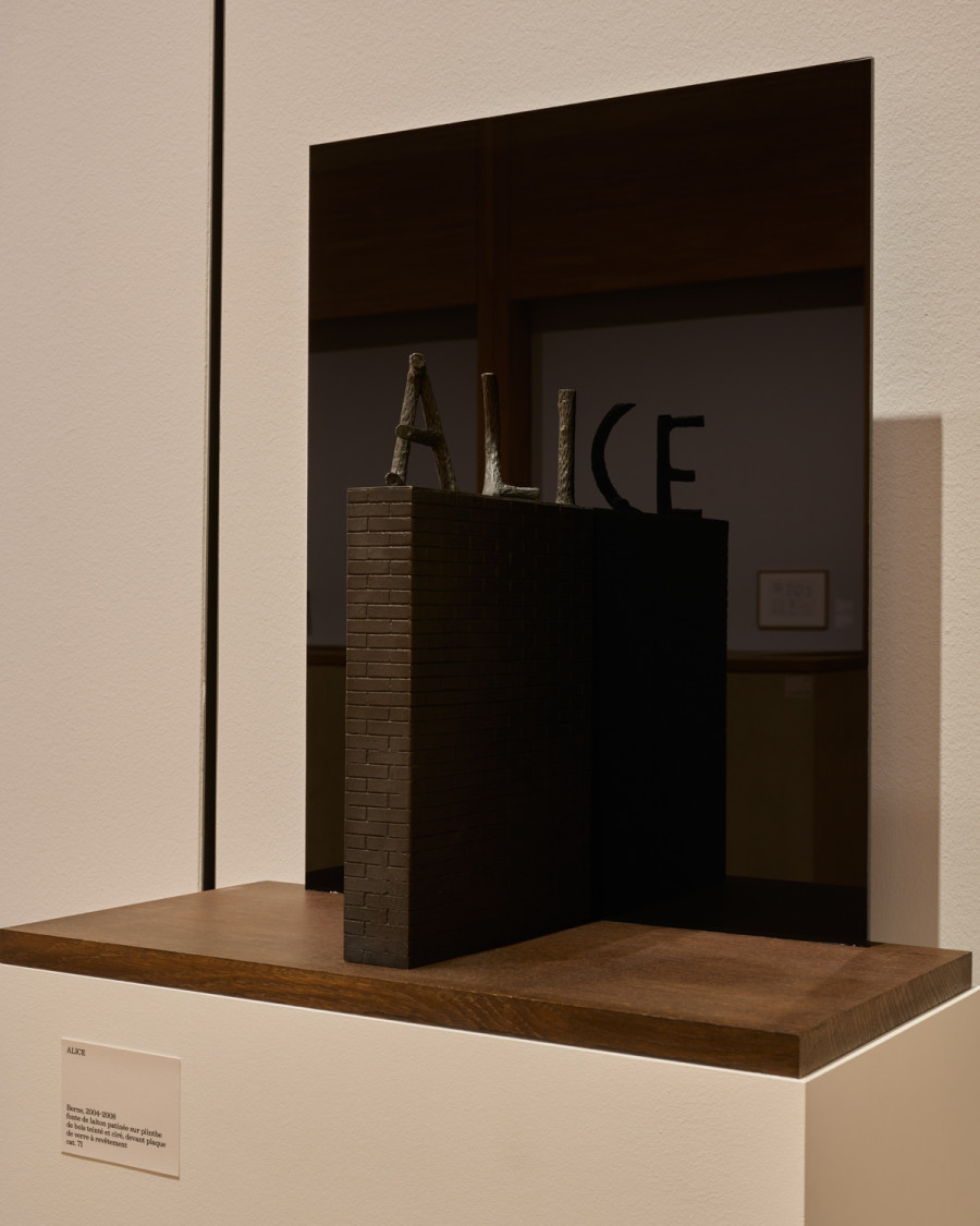 Exhibition view, Markus Raetz, Le reflet des mots, Fondation Jan Michalski, 2022. Photo Fondation Jan Michalski © Leo Fabrizio