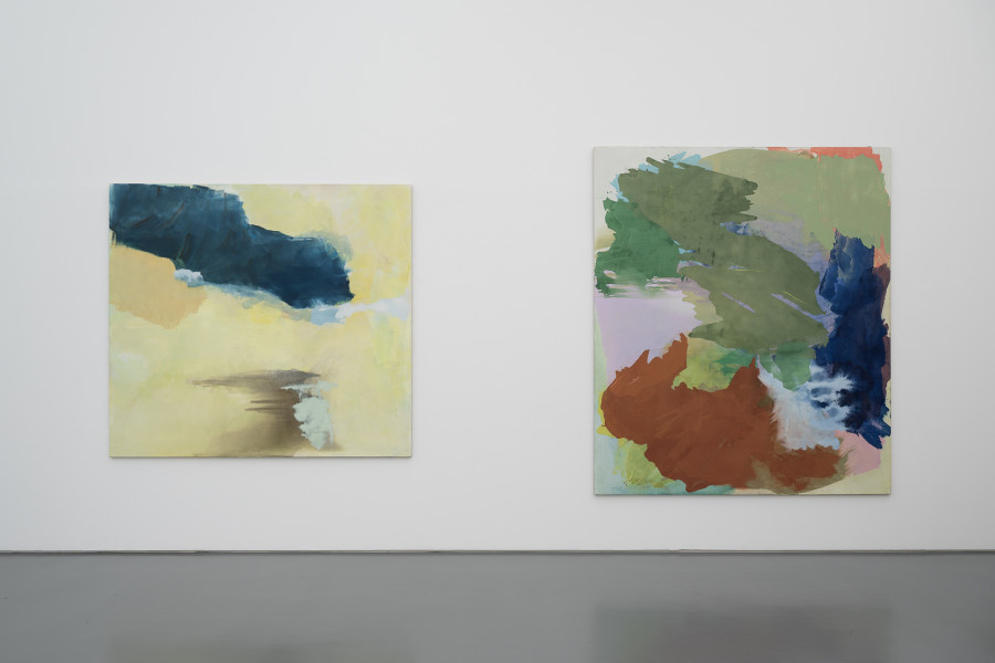 Installationsansicht Davor · Darin · Danach. Die Sammlung im Wandel, 15.5.–7.8.2022, Aargauer Kunsthaus, Aarau. Barbara Müller (*1956). Ohne Titel, 2015 und Ohne Titel, 2020, Öl auf Leinwand, 175.5 x 193.5 cm und 223.5 x 191 cm. Aargauer Kunsthaus, Aarau. Foto: ullmann.photography