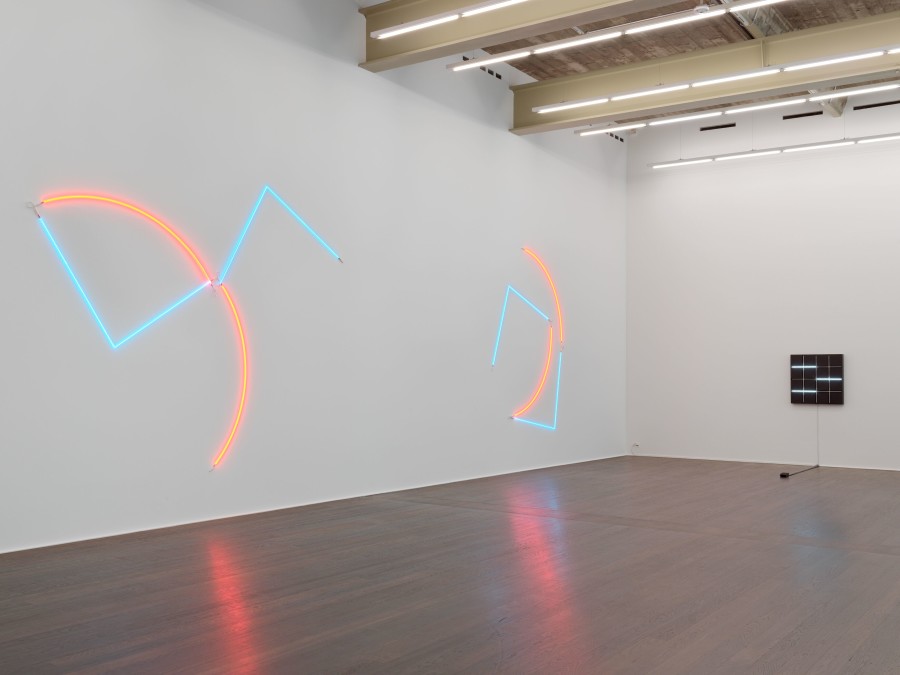 Installation view, ‘François Morellet. Neons’ at Hauser & Wirth, Zurich, Limmatstrasse, 24 March – 21 May 2022. © François Morellet/ADAGP, Paris. Courtesy François Morellet Estate. Photo: Stefan Altenburger Photography Zürich