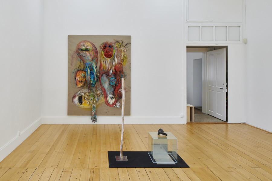 Exhibition view, La main–pleur, 2022, Kunsthalle Friart Fribourg. Photo : Guillaume Python