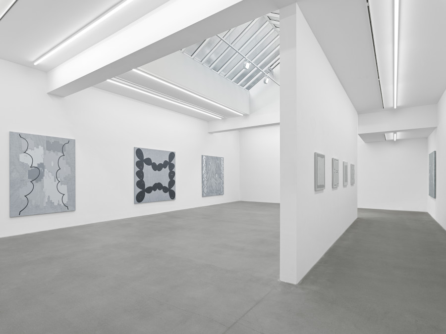 Installation view, Amy Feldman, Goodnight Light, Galerie Eva Presenhuber, Waldmannstrasse, Zurich, 2022 © Amy Feldman Courtesy the artist and Galerie Eva Presenhuber Photo: Stefan Altenburger Photography, Zürich