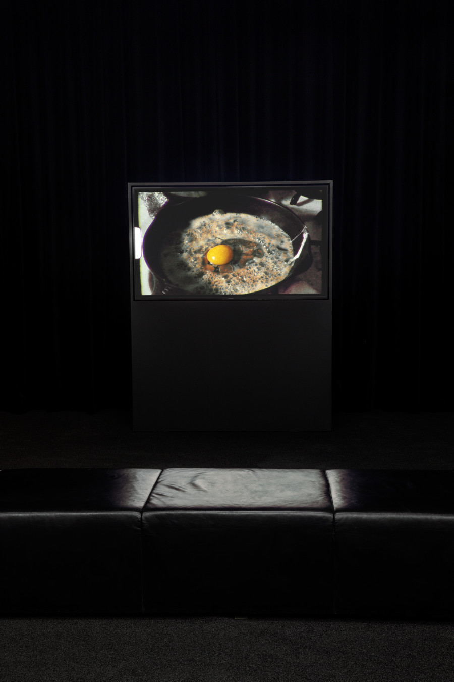 Moyra Davey, Hell Notes, 1990 / 2017, Super 8 film with sound, transferred to HDV / 26'16'', Installation view Dora Budor – Continent, Basement Kunsthaus Bregenz, 2022. Photo: Markus Tretter. Courtesy of the artist. © Dora Budor, Kunsthaus Bregenz