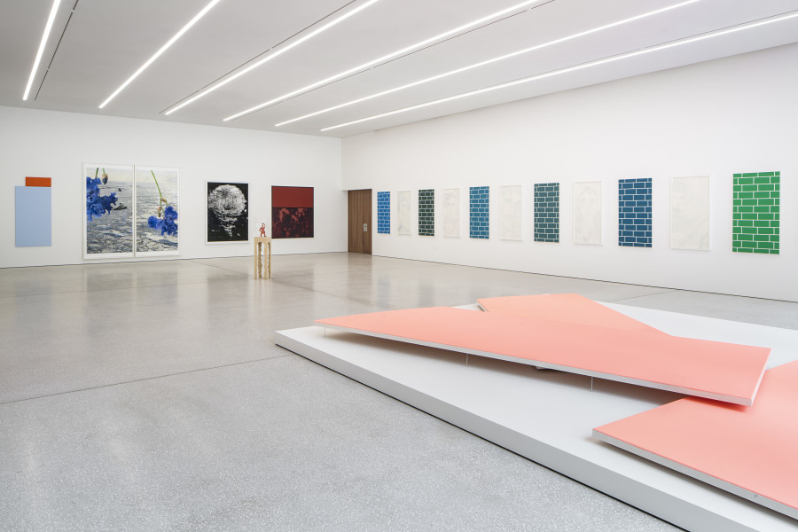 Vue de l’exposition, Unique et multiple. Oeuvres récentes de la collection d’art BCV Musée cantonal des Beaux-Arts de Lausanne – Espace Projet Photo : Nora Rupp / MCBA.