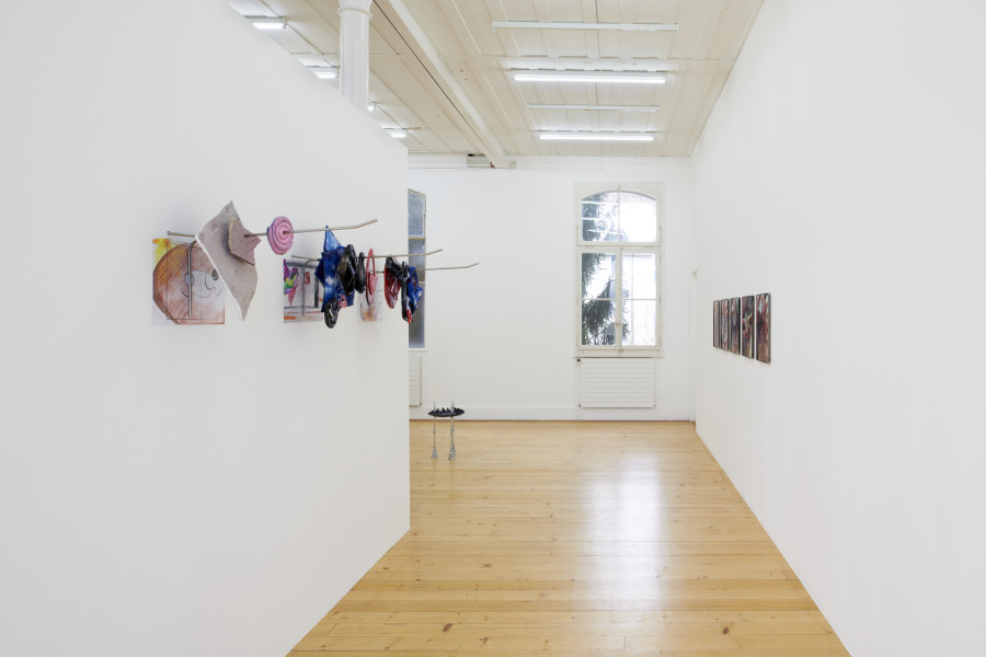 Exhibition view, La main–pleur, 2022, Kunsthalle Friart Fribourg. Photo : Guillaume Python