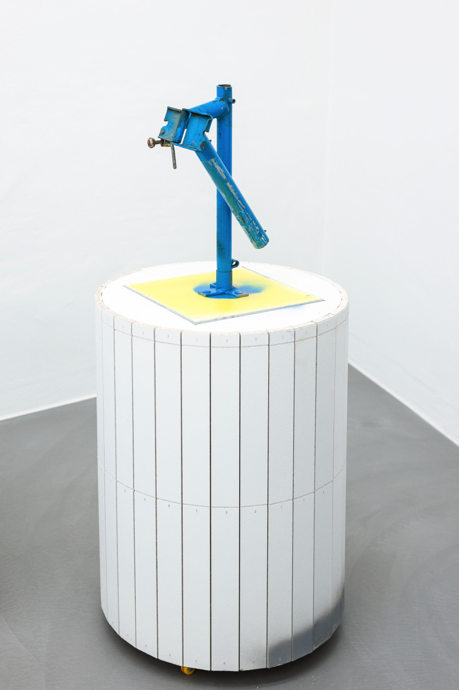 Manfred Pernice: Choccolé, Mai 36 Galerie, Installation view, 2022, Photo credits: Aramis Navarro