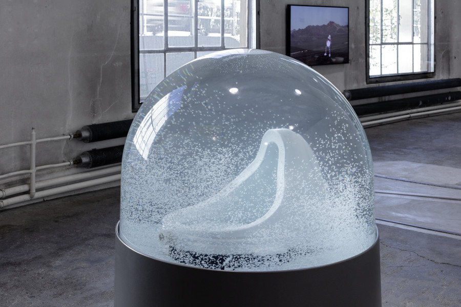 Bethan Huws, Reason (or Winter), 2018, Courtesy Galerie Tschudi, Zuoz und Zurich, © 2022, Prolitteris, Zurich, Photo: Stefan Rohner